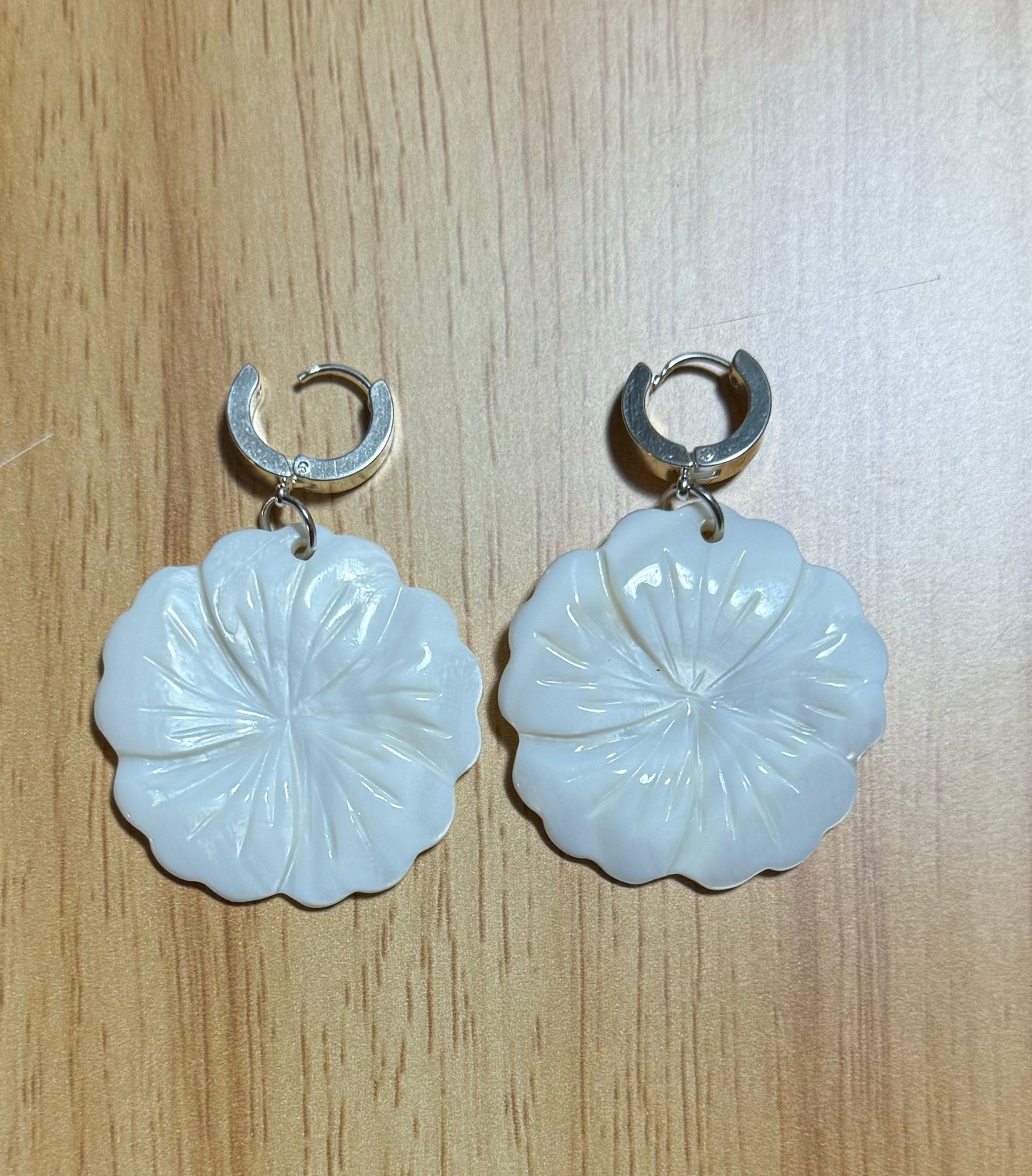 Native American Hand Made Flower Mother of Pearl Shell Earrings - Silver Clasp